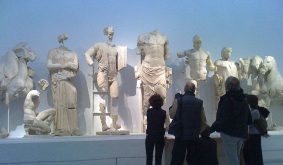 Students-Delphi-Museum.jpg