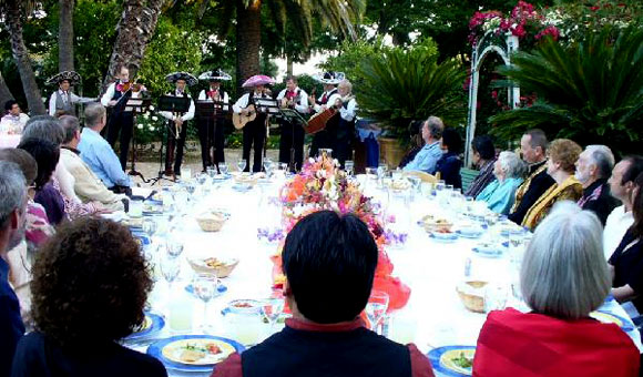 mariachis-in-garden.jpg